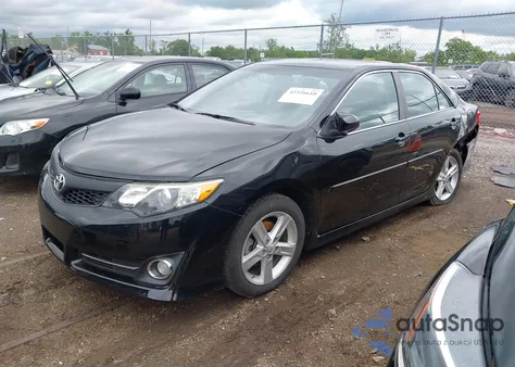 2014 Toyota Camry L/Le/Se/Se Sport/Xle z USA, uszkodzony, nr VIN 4T1BF1FK8EU393909